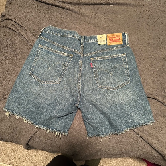 Levi 501 Jean shorts - Picture 2 of 5